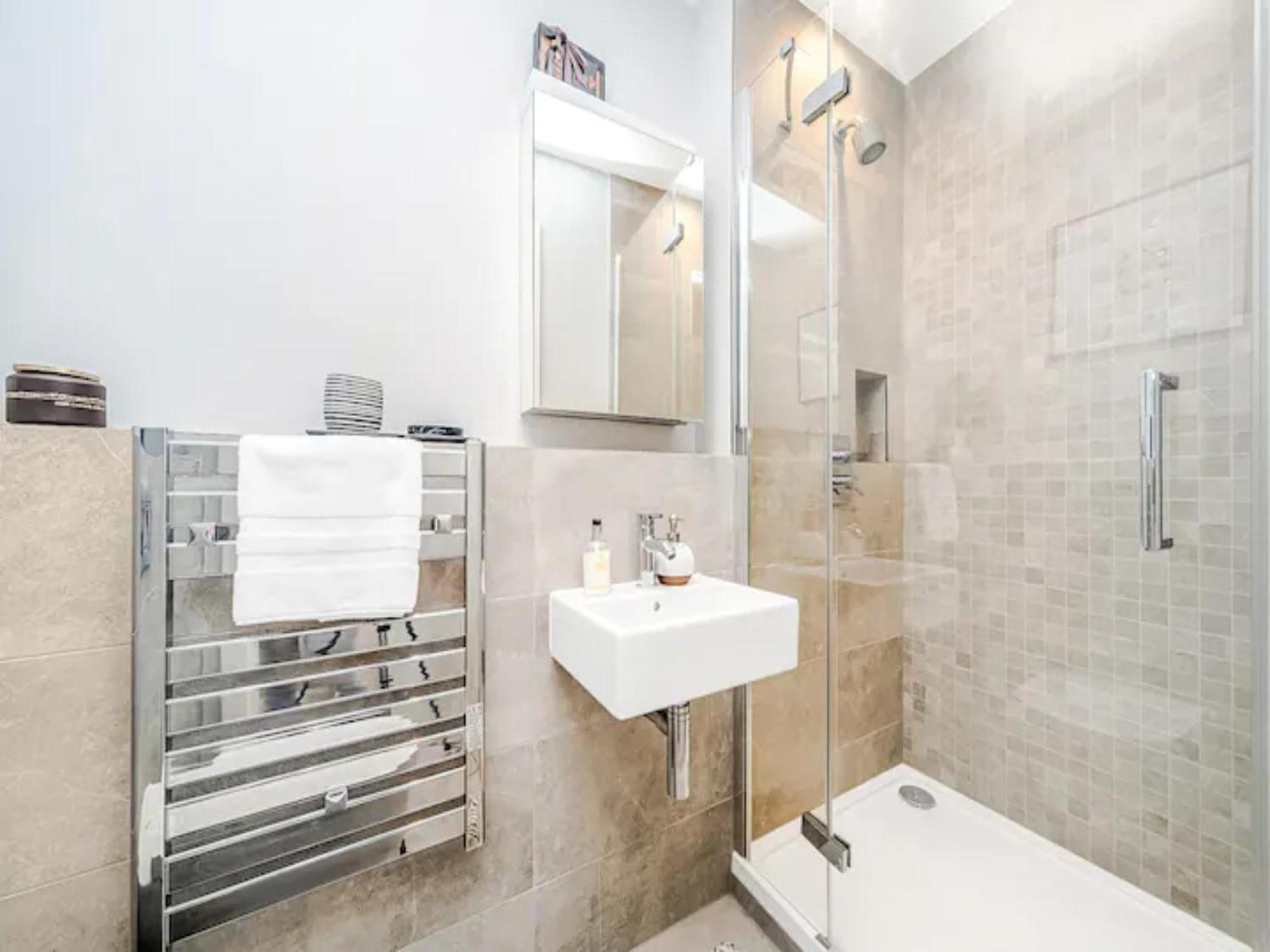 Appartement Pass The Keys Penthouse Oasis In Trendy Fulham à Londres Extérieur photo